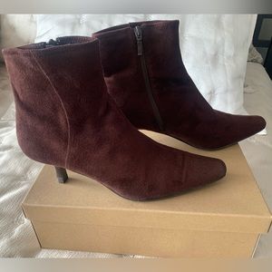Brown suede kitten heel stretch bootie Sz 9
